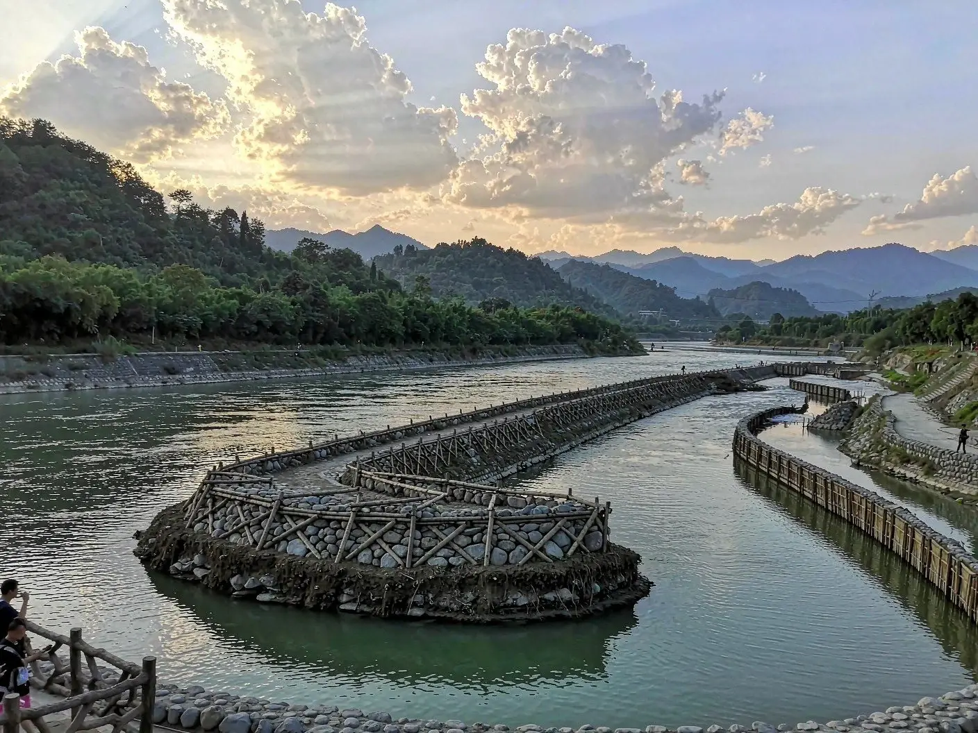 Dujiangyan Fish Mouth diversion weir on the Min River