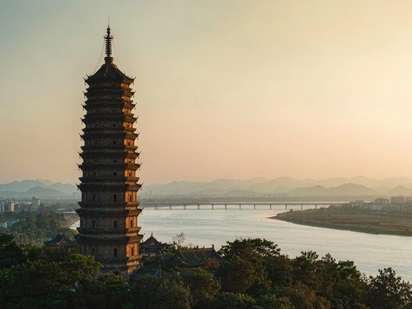 Liuhe Pagoda over the Qiantang River