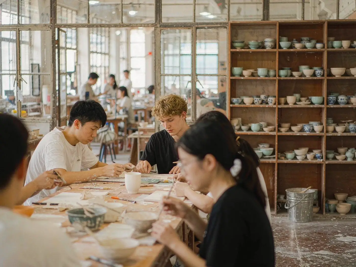 Contemporary ceramics and young creative expression