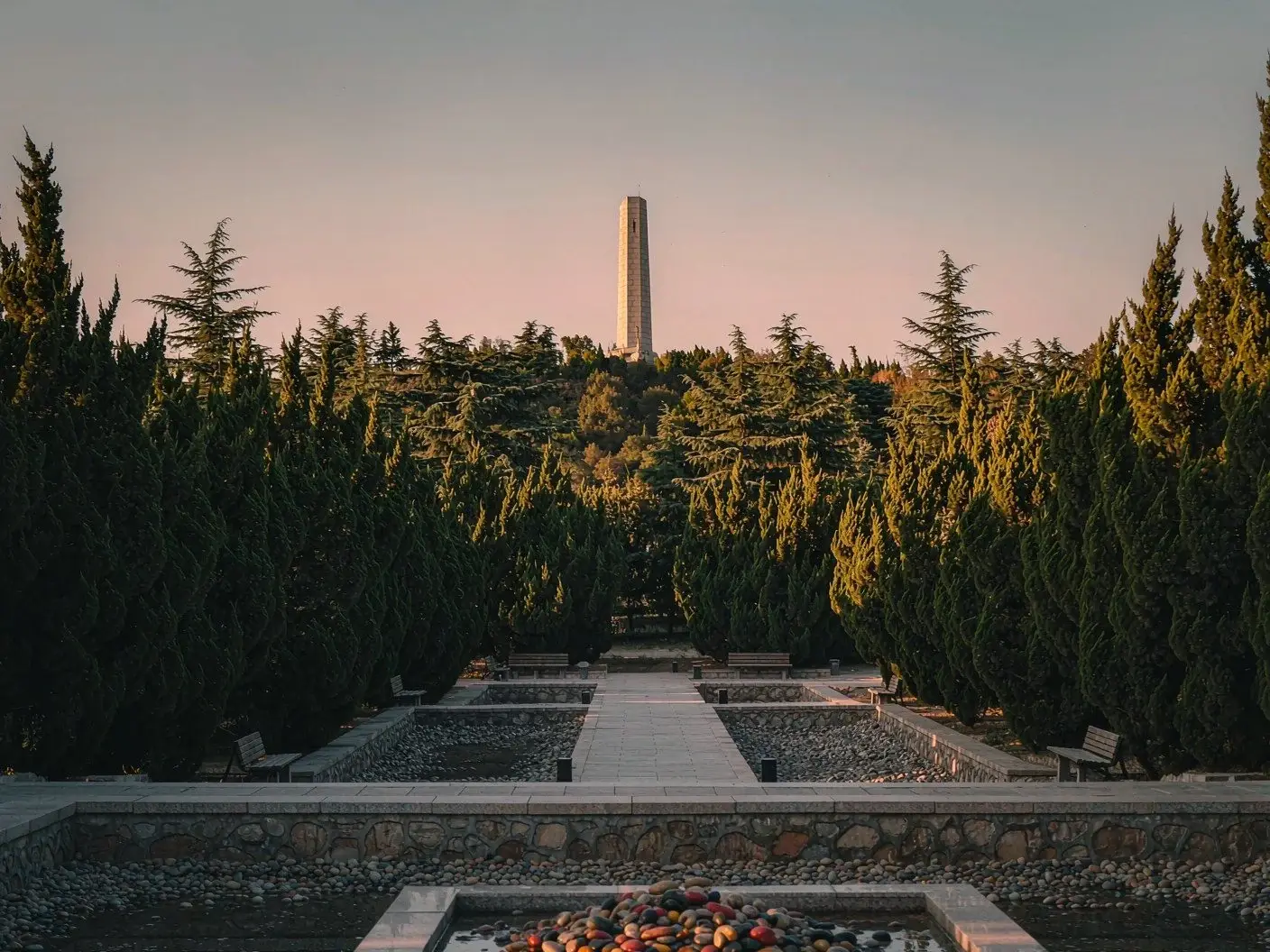 Yuhuatai memorial axis and sculpture