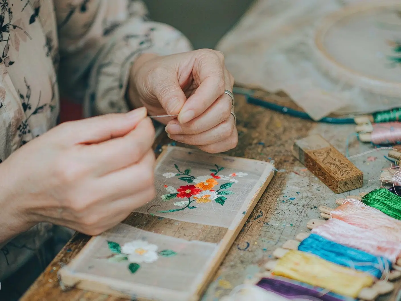 Gu embroidery and Jiading bamboo carving craft