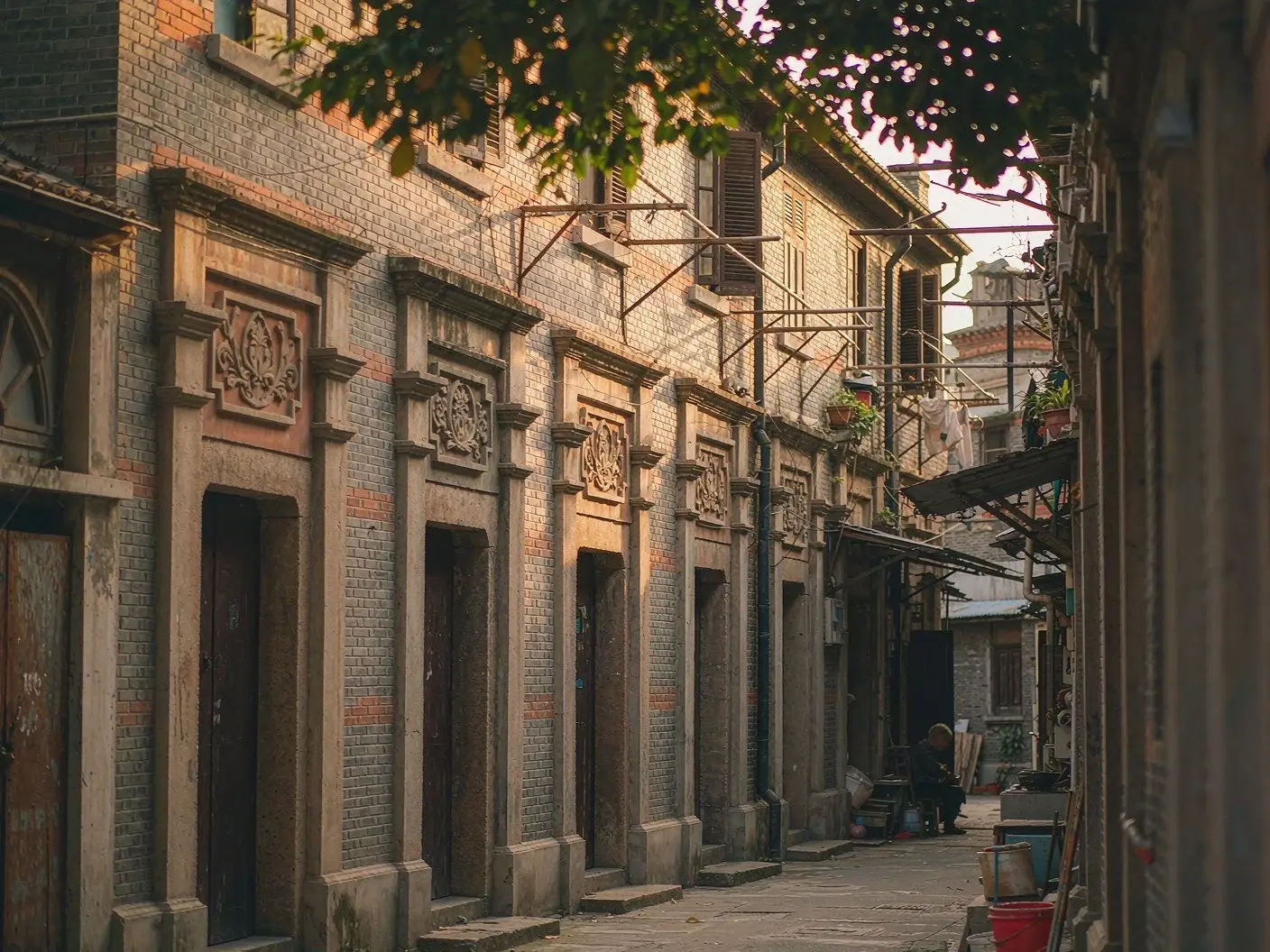 Shikumen lane and the First Congress site