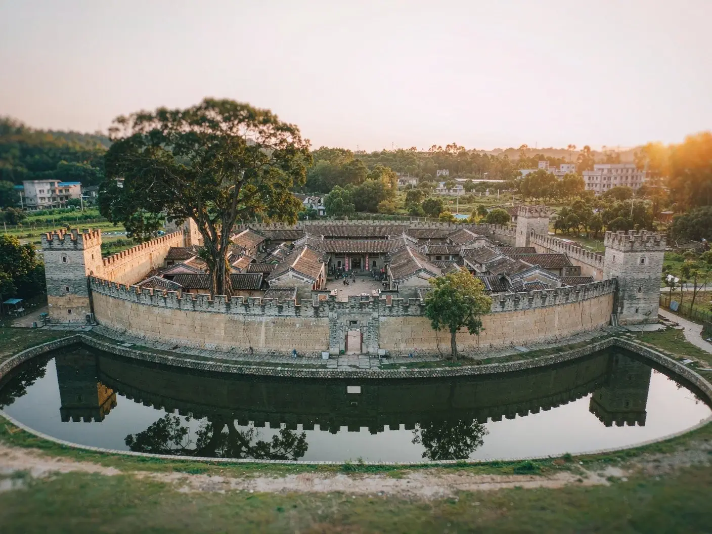 Shenzhen Hakka walled village and migrant settlement