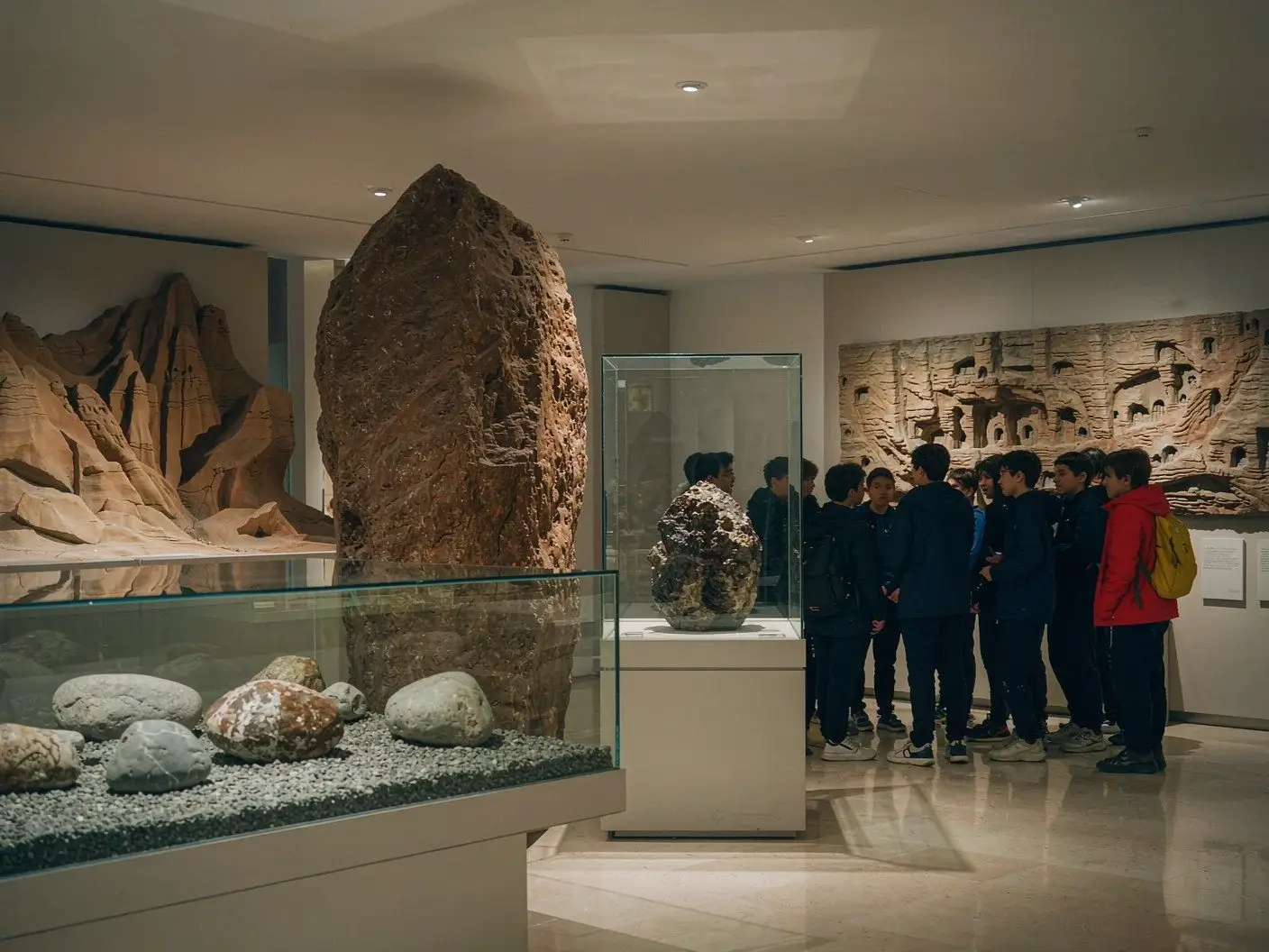 Students in the Zhangjiajie Museum geology hall