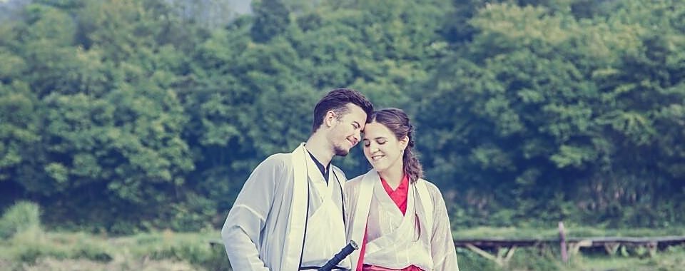 A traveler in hanfu during a photoshoot