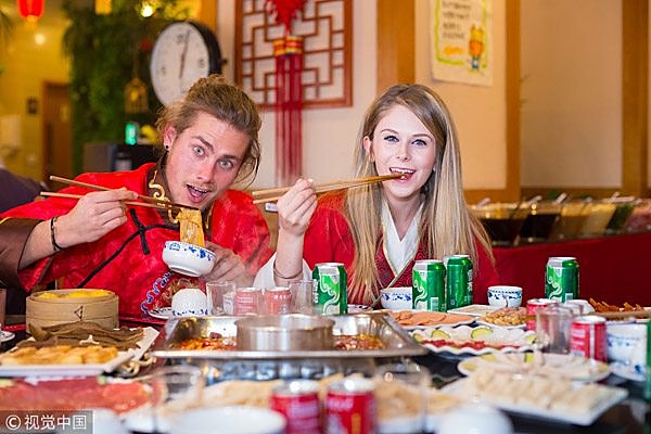 Travelers sharing a Sichuan hotpot