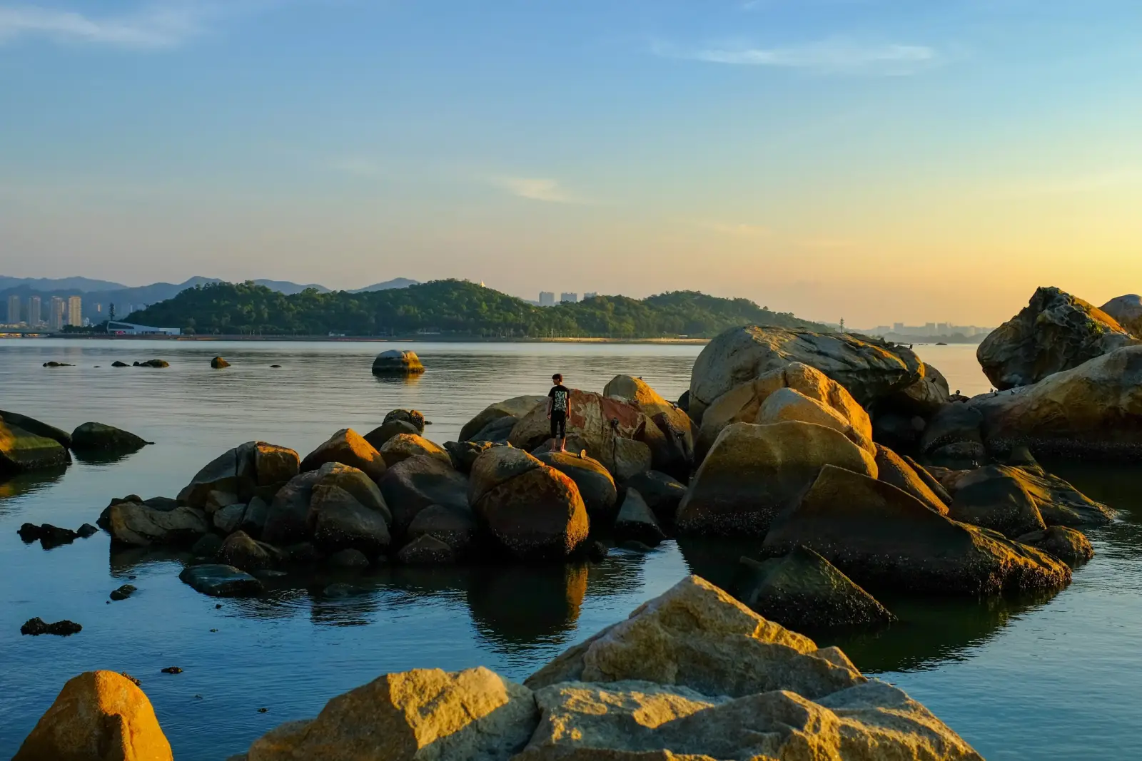 Golden light along the Zhuhai coast