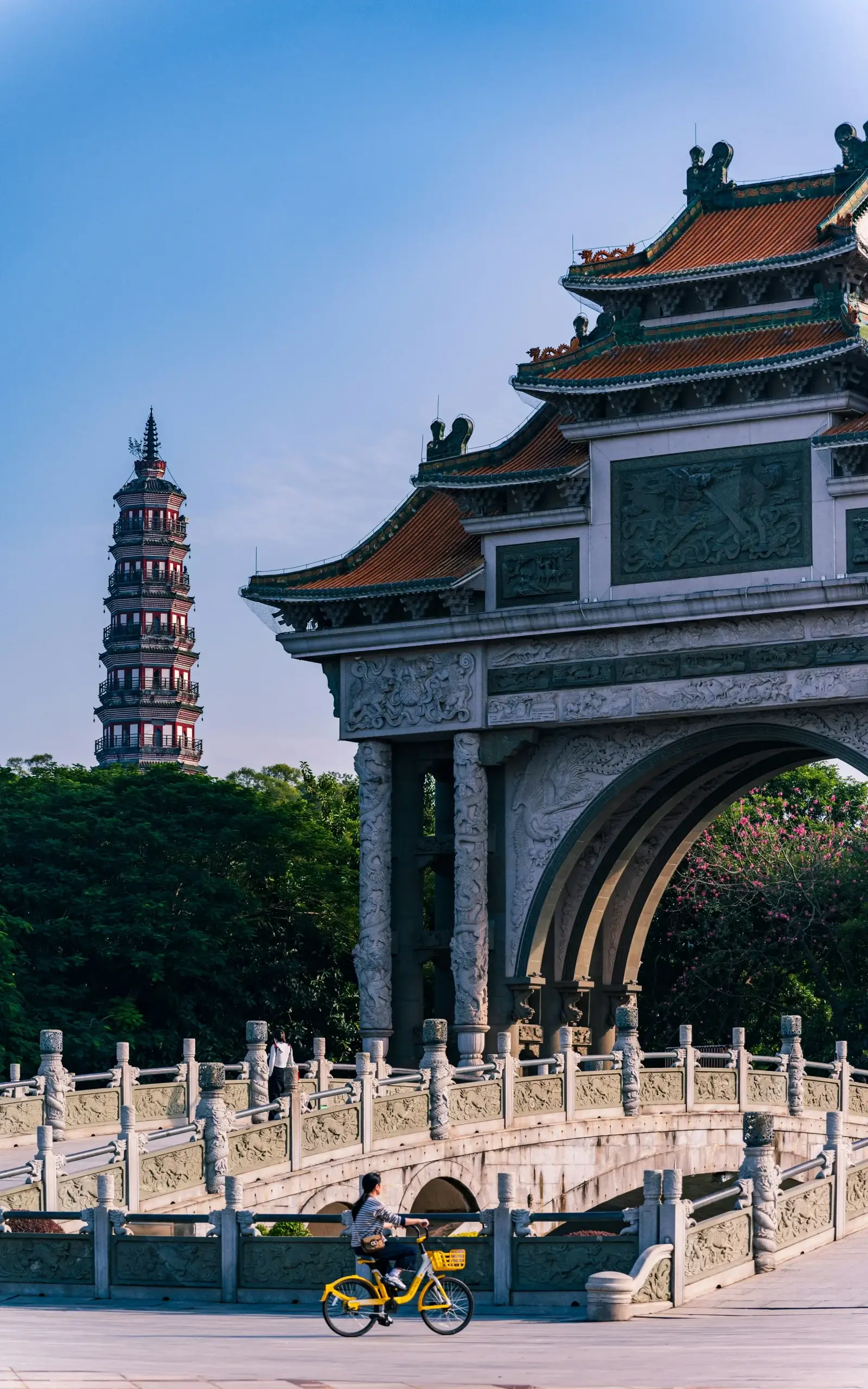A bridge and pagoda at Shunfengshan Park