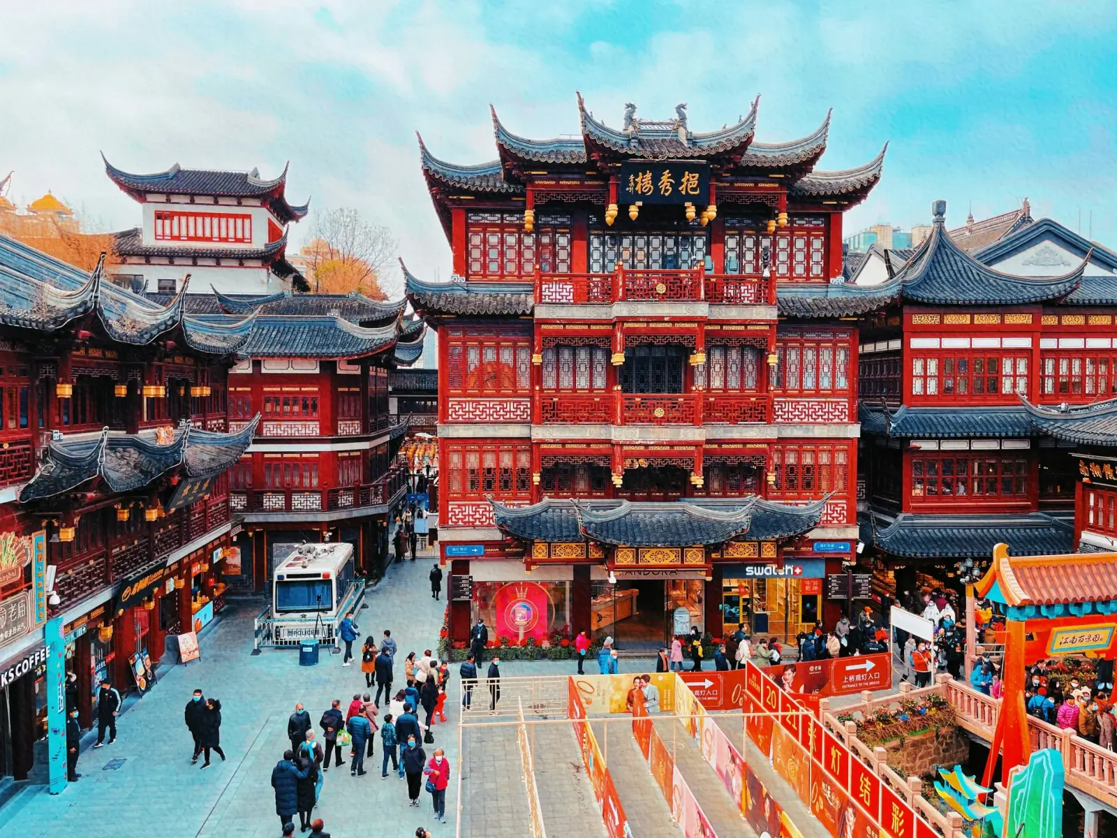 Traditional architecture in Shanghai’s Yuyuan and City God Temple area