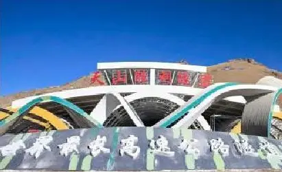Tianshan Shengli Tunnel entrance